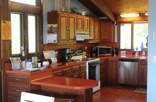 Green Hill House | Spend your vacation at this relaxing waterfront retreat on Green Hill Pond.