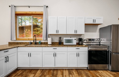 Mayfield Condo | Spider Lake | Bonfires | Beach | Hot Tub l Sauna