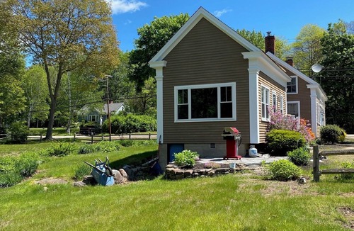 Kittery House | Spinney Creek 2 bedroom home in Kittery, minutes to Portsmouth, York + Ogunquit