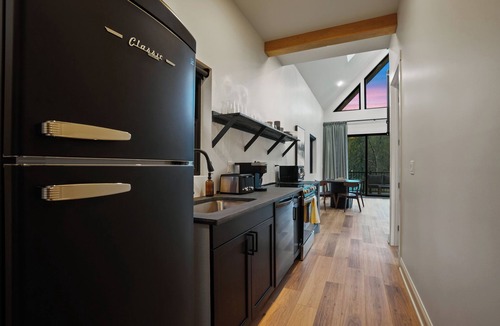 McArthur Cabin | Spiral Loft · Hot Tub · Spa Bath | Lux Sleeps 4