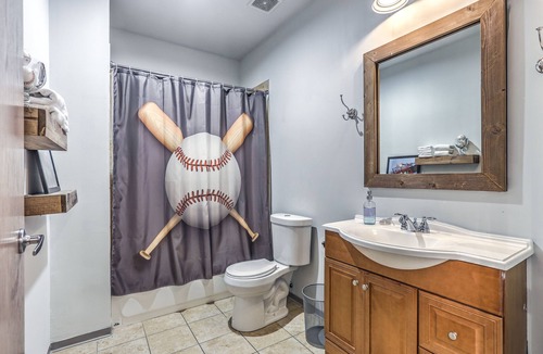 Downtown West Apartment | Sports Loft✦100" TV✦Sleep 8✦Balcony✦Poker Table