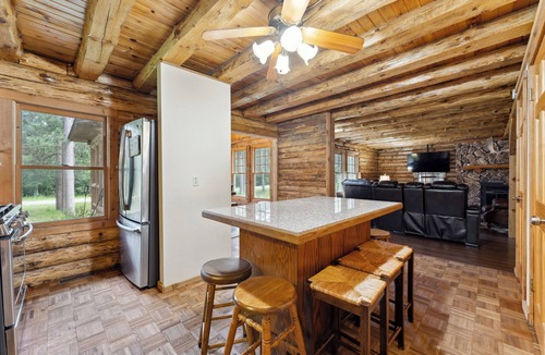 Mauston Cabin | Sprawling Cabin Estate with Hot Tub and Games
