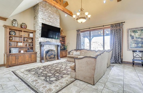 Edmond House | Sprawling Edmond Estate w/Pool House & Game Loft