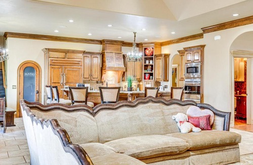 Edmond House | Sprawling Edmond Estate w/Pool House & Game Loft