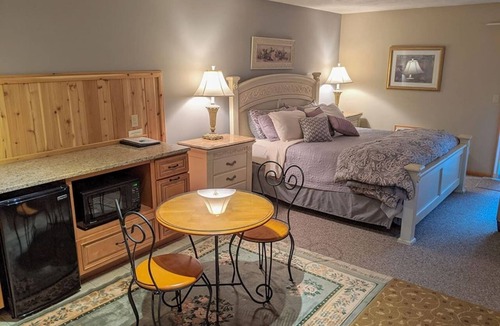 Prudenville Bed & Breakfast | Springbrook Inn East Room