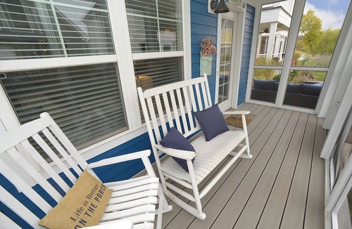 Ottawa Cottage | Spyglass Inn Cozy Retreat on the River at Heritage Harbor Near Starved Rock