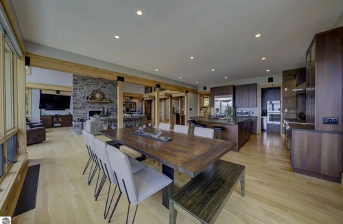 Suttons Bay House | Spyglass Ridge Retreat – 6BR Luxury Bay View Pines Estate in Suttons Bay