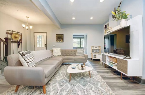 Squirrel Hill South House | Sq. Hill -Frick Park - Parking - King Bed ~ Kid Friendly- Office Area