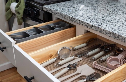 Squirrel Hill South Apartment | Squirrel Hill Chic Spaciuos 1BR + Parking & Gym