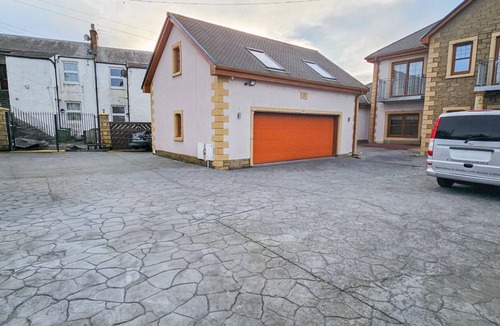 MacMerry Ski Chalet | St Martins 12 Bedroom House - Tranent