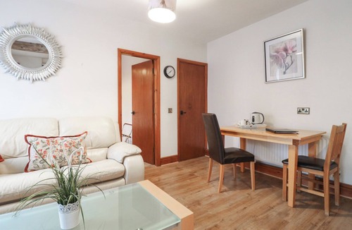 Castle Donington Cottage | Stables