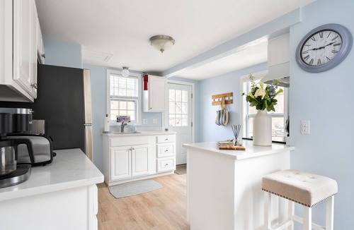 South Chatham House | Star of the Sea - Newly Renovated Cape House .9Miles from the Beach