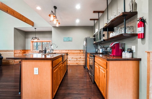 Logan Cabin | Starr & Sky Lodge | Hocking Hills, Hot Tub, Sauna