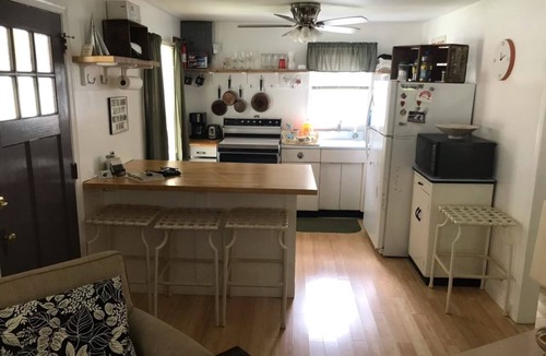 Geneva-on-the-Lake Cottage | Starshine Cottage - Geneva on the Lake - Renovated and Ready to Rent