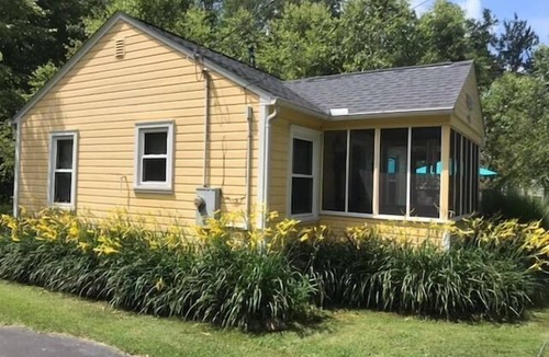 Geneva-on-the-Lake Cottage | Starshine Cottage - Geneva on the Lake - Renovated and Ready to Rent