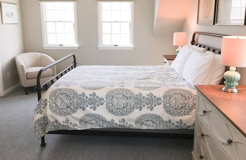 Chatham House | Stay At The Barn In Chatham! Walk To Town & The Beach!