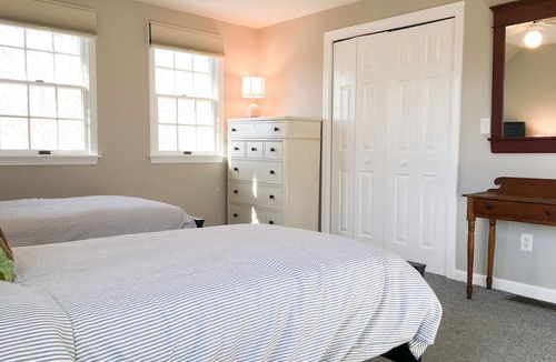 Chatham House | Stay At The Barn In Chatham! Walk To Town & The Beach!