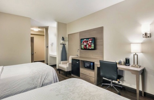 Saugus Hotel | Stay Close to Boston Landmarks in a Comfortable Clean Room in Historic Salem
