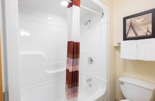 Saugus Hotel | Stay Close to Boston Landmarks in a Comfortable Clean Room in Historic Salem