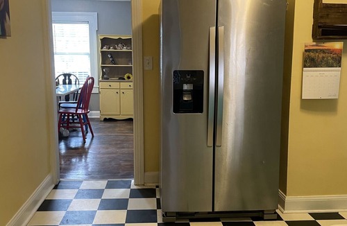 Bardstown Apartment | Stay downtown within walking distance of restaurants, shopping, and breweries!