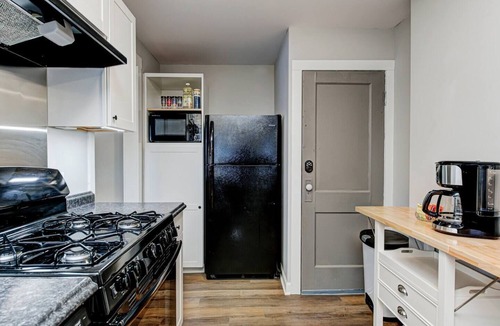 Near Eastside House | Stay in this modern 3BR unit with easy access to top attractions. Ideal for families or business travelers seeking a chic urban retreat.