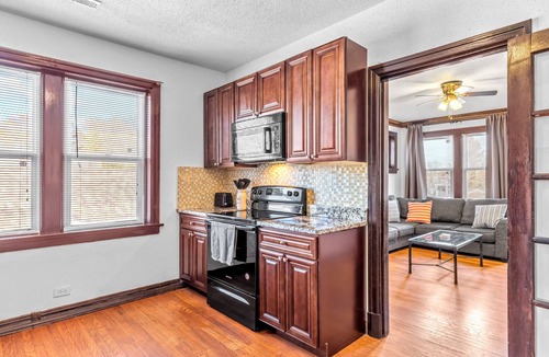 St. Louis Apartment | Stay STL-Extended Stay-Balcony-Fenced Yard-Pets