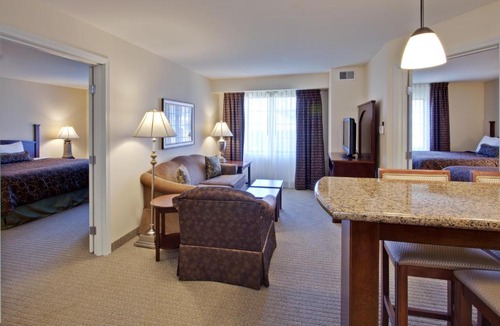 Indianapolis Hotel | Staybridge Suites Indianapolis-Carmel by IHG