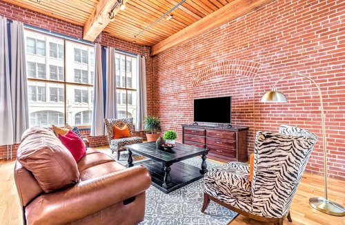 Downtown West Apartment | StaySTL-Extended Stays-2BR Loft-Pets-W/D-