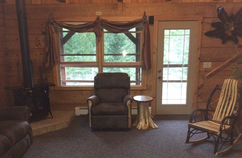 Nadeau House | "Steelhead Lodge" Log Home On The Big Cedar River