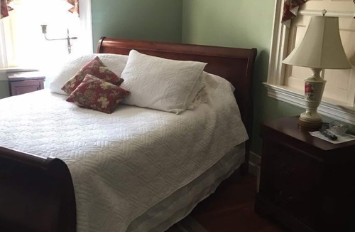 Candia Bed & Breakfast | Stephen Clay Homestead B&B