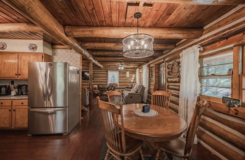 South Bloomingville Cabin | Stepping Back in Time Getaway: 2 bed/2 bath cabin w/Hot tub, fire pit, + Wifi