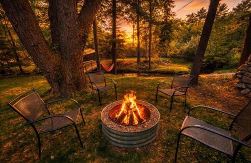 Traverse City Ski Chalet | Steps to Beach-Hot Tub-Fireplace-Northern Original
