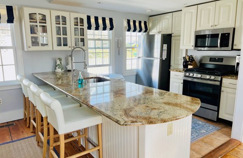 Chatham House | Steps to Chatham Center & Lighthouse Beach - charming home with central AC