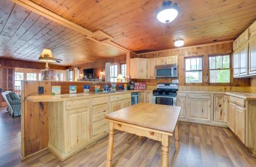 Cedarville House | Steps to Lake! Waterfront Cedarville Resort Cabin