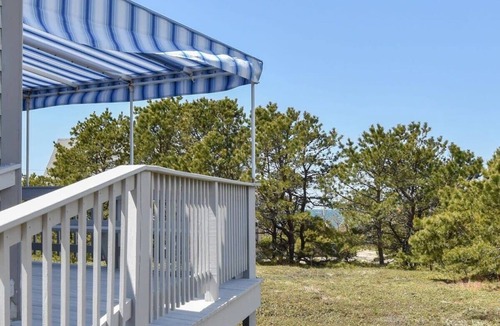 North Eastham House | Steps to Private Association Beaches!