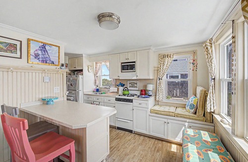 East Sandwich Cottage | Steps to Private Beach! East Sandwich Beach Cottage w/central A/C