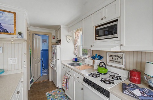 East Sandwich Cottage | Steps to Private Beach! East Sandwich Beach Cottage w/central A/C