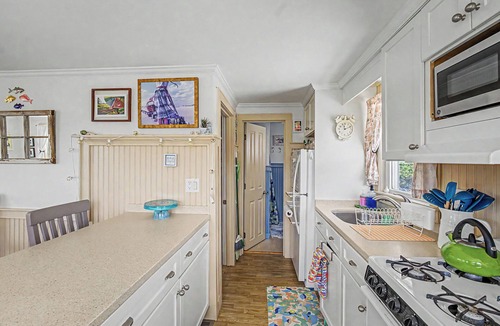 East Sandwich Cottage | Steps to Private Beach! East Sandwich Beach Cottage w/central A/C