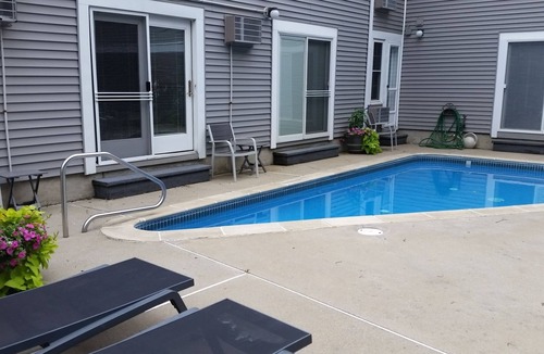 Ogunquit Apartment | steps to restaurants, walk to beach