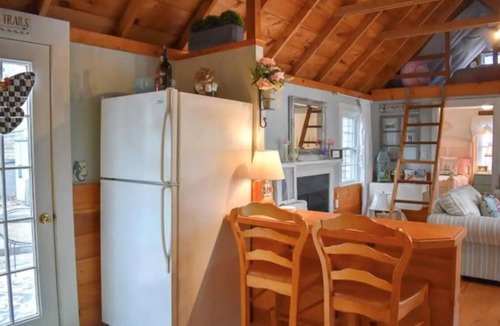 Dennis Port Cottage | STEPS TO SEA ST BEACH DENNISPORT NANTUCKET SOUND