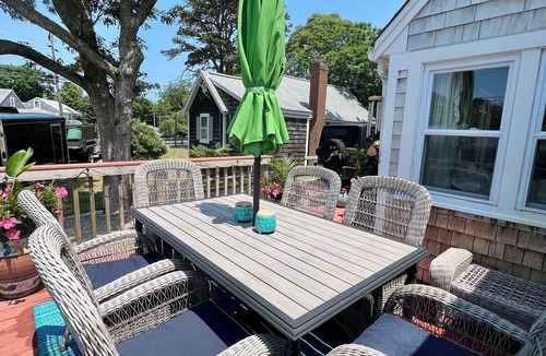Dennis Port Cottage | STEPS TO SEA ST BEACH DENNISPORT NANTUCKET SOUND