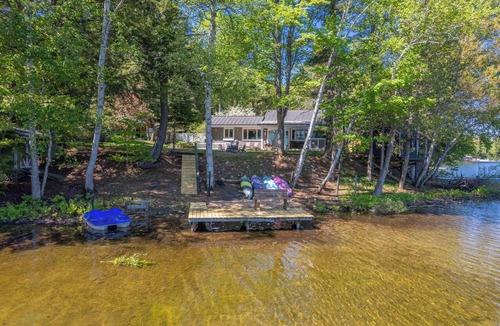 Wetmore House | Straits Chilling: Sleeps 6*Pet Included*Hot Tub*Kayaks*Paddle Boat!
