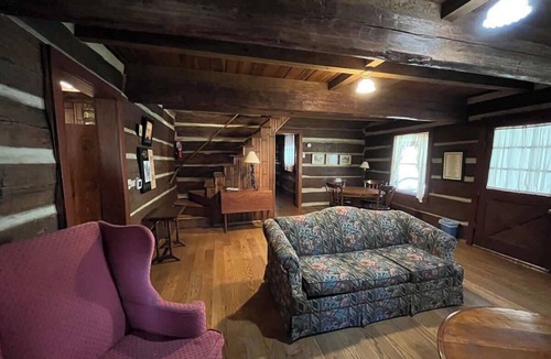 Huntington House | Strawberry Inn at Heritage Farm
