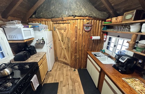 Coudersport Cabin | Streamside Log Cabin Cherry Springs Stargazing