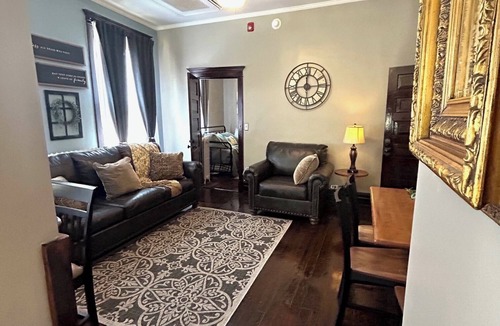 Freeman Apartment | Street Fair is a Charming 3-bedroom apartment in beautiful Bramwell WV