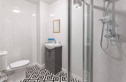 Middlesbrough Apartment | Studio 5 City Centre Fast WiFi Smart TV