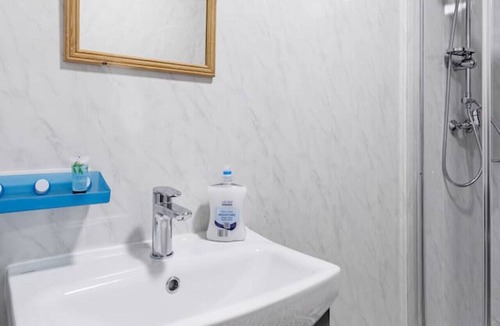 Middlesbrough Apartment | Studio 5 City Centre Fast WiFi Smart TV