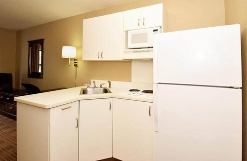 Amherst Apartment | Studio 6 Buffalo|1 Queen Bed,Nsmk|Kitchen
