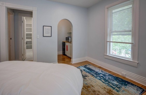 Cherokee Triangle Apartment | Studio apartment near all the coffee shops and restaurants in the Highlands