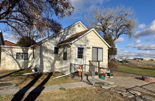 Miles City House | Studio House - Central Location